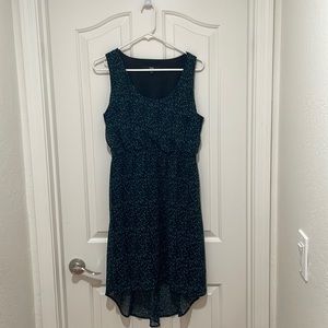 Medium length dress with stylish blue and green speckles